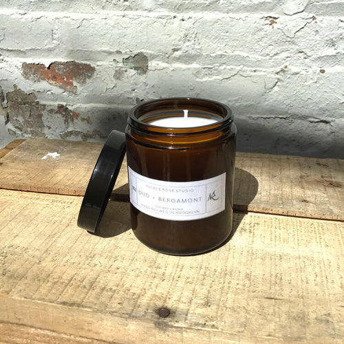 Duftkerze aus Sojawachs: Oud + Bergamotte