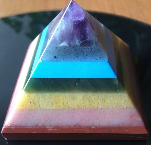 Sieben-Chakra-Edelsteinpyramide, Sieben-Chakra-Natur-Edelstein-Bonded
