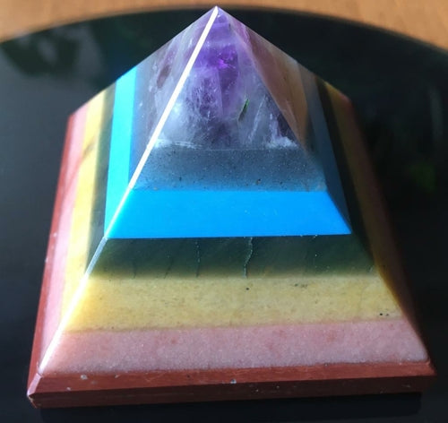 Sieben-Chakra-Edelsteinpyramide, Sieben-Chakra-Natur-Edelstein-Bonded