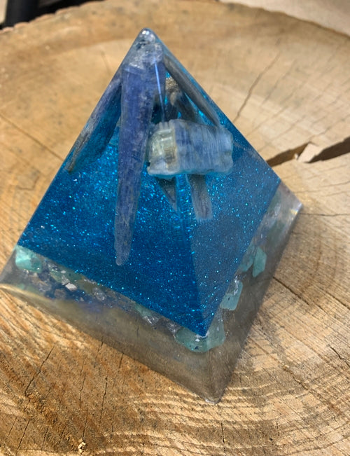 CHAKRA-SET OF 7 Orgone Pyramids
